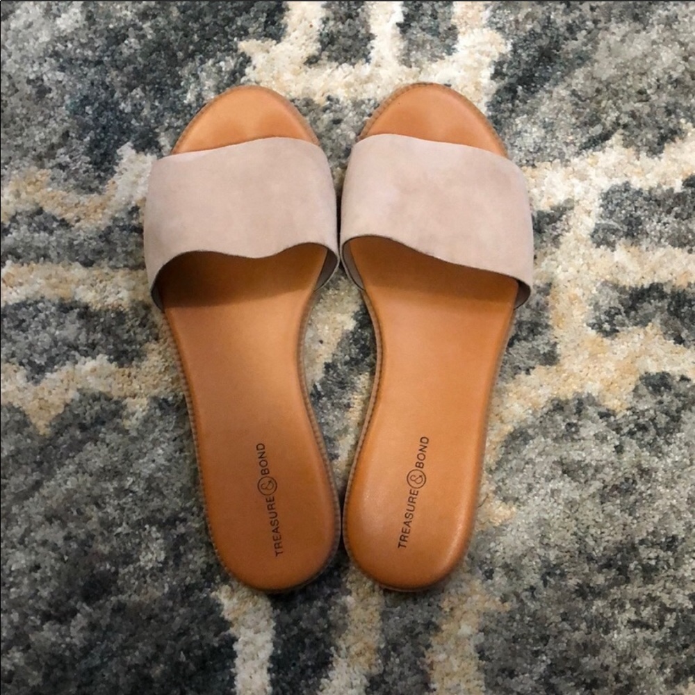 ⭐️SOLD⭐️ Treasure and Bond open toed flats!